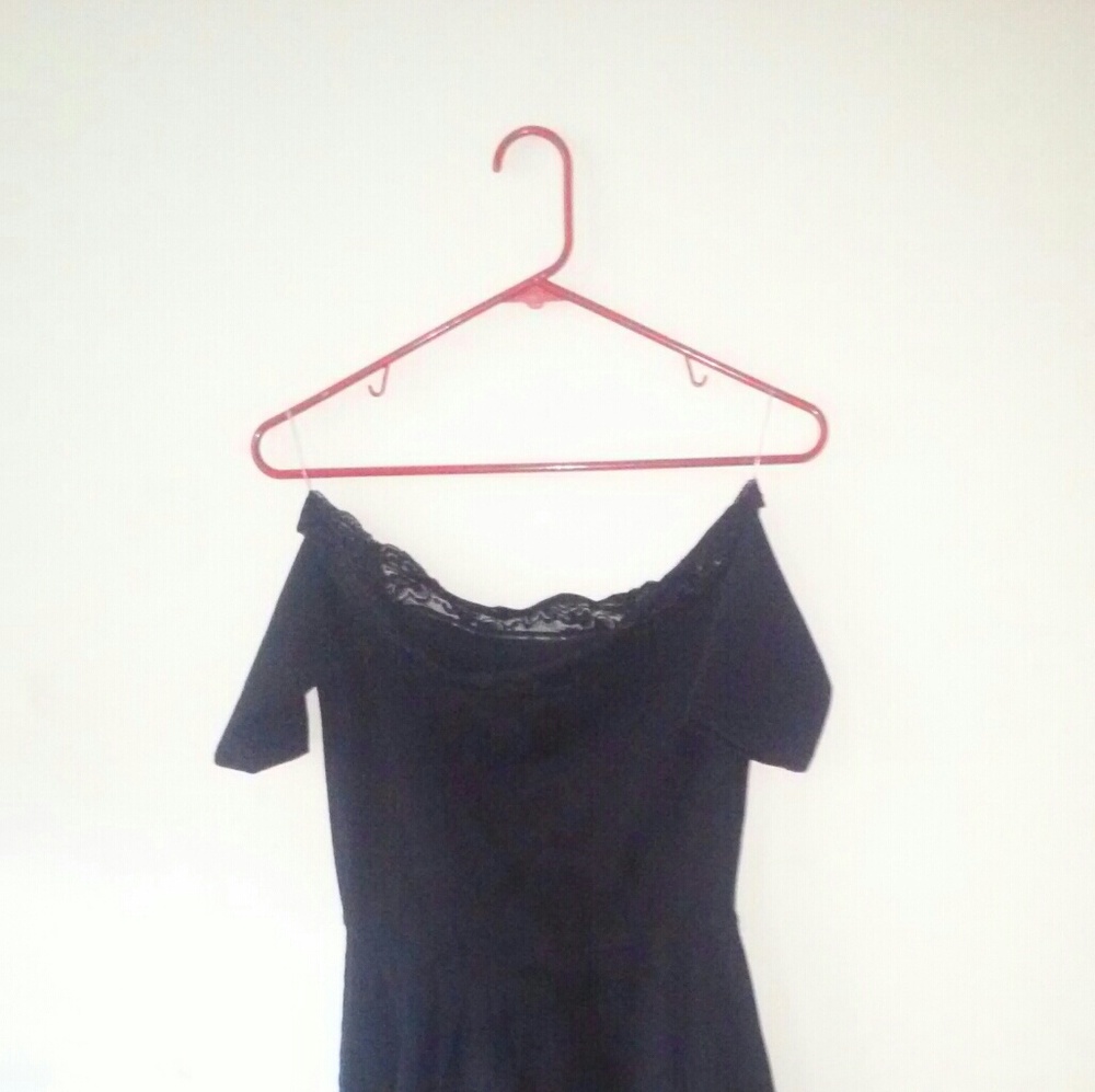 JUNIOURS Decree Black Off-the-Shoulder Dress